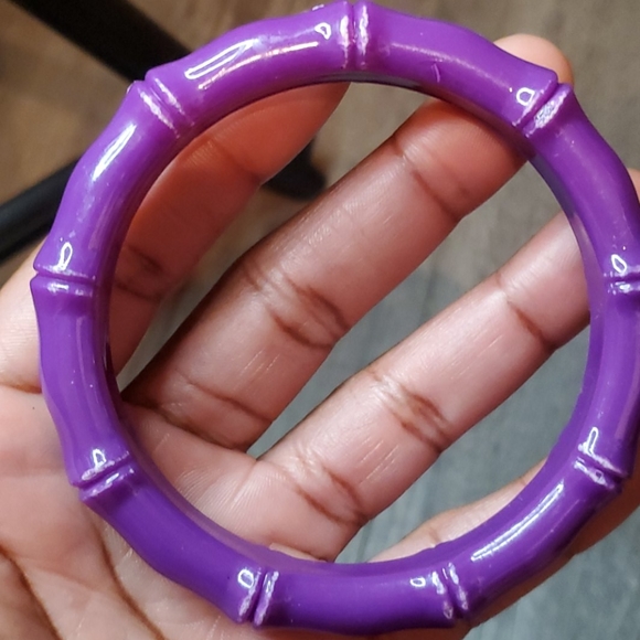 Multiple Color Plastic Bangle Bracelet Set - Picture 6 of 8